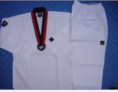 實(shí)用性與風(fēng)采的結(jié)合 制服與工作服在現(xiàn)代企業(yè)中的關(guān)鍵作用